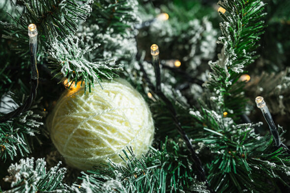 7 ideas para tus manualidades de bolas de Navidad