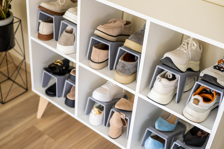 ¿Cómo esconder los zapatos en el recibidor?