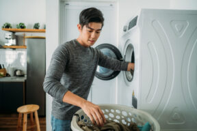 Cómo y por qué utilizar amoniaco en la lavadora