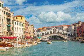 Leyenda, historia y otras curiosidades sobre el Puente de Rialto de Venecia