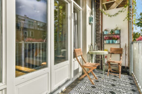 Pueden multarte por tirar la ceniza del cigarro por la ventana o terraza