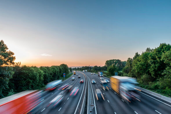 Se puede circular con coches híbridos y eléctricos en las ZBE de las ciudades españolas